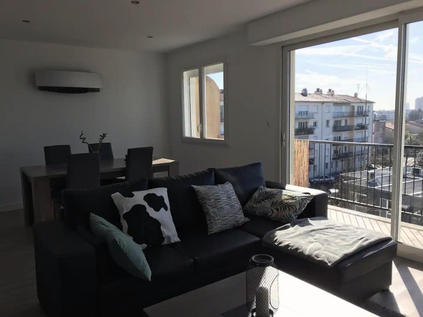 Superbe Proche Bordeaux Pied Du Tram *